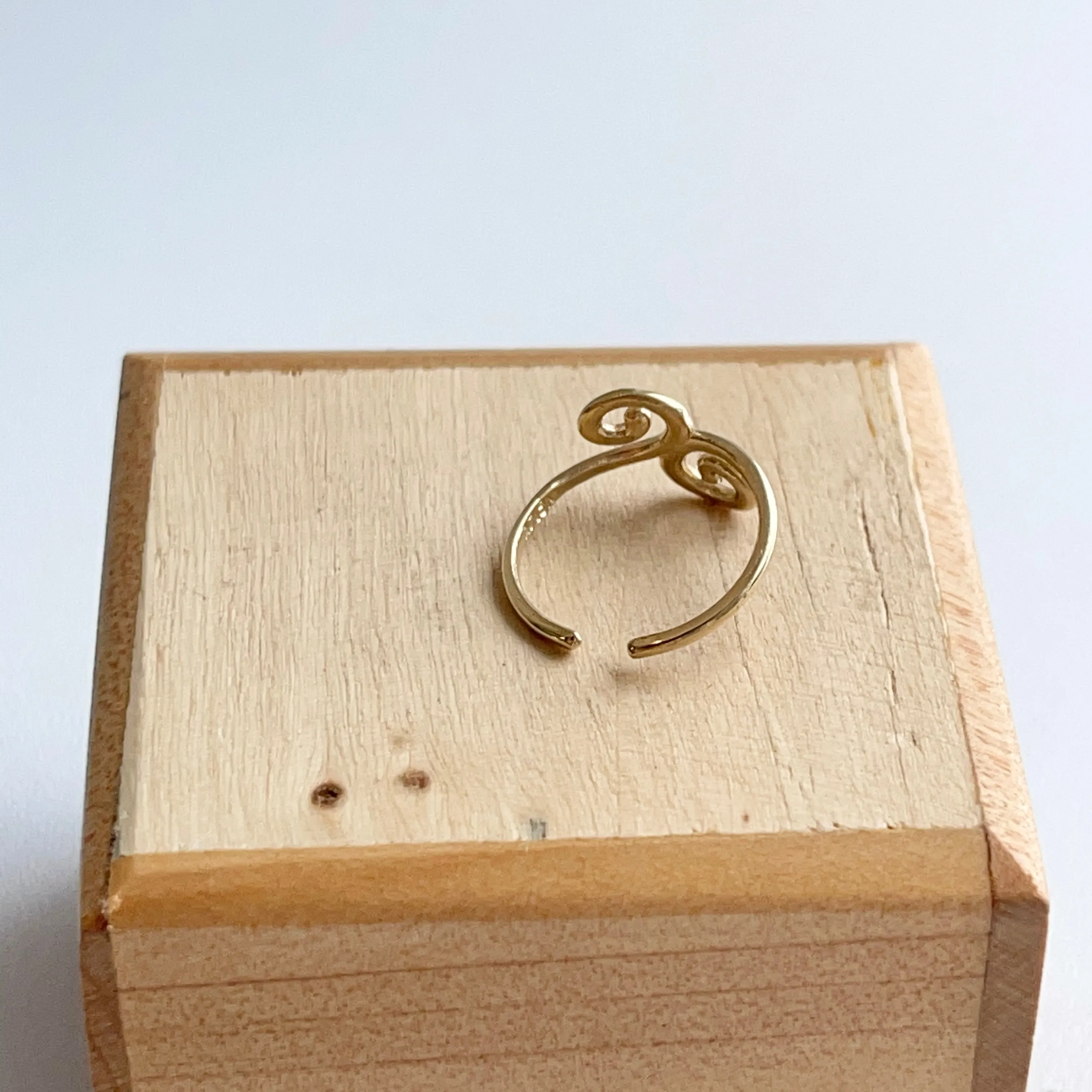 14KT Yellow Gold Swirl Design Toe Ring