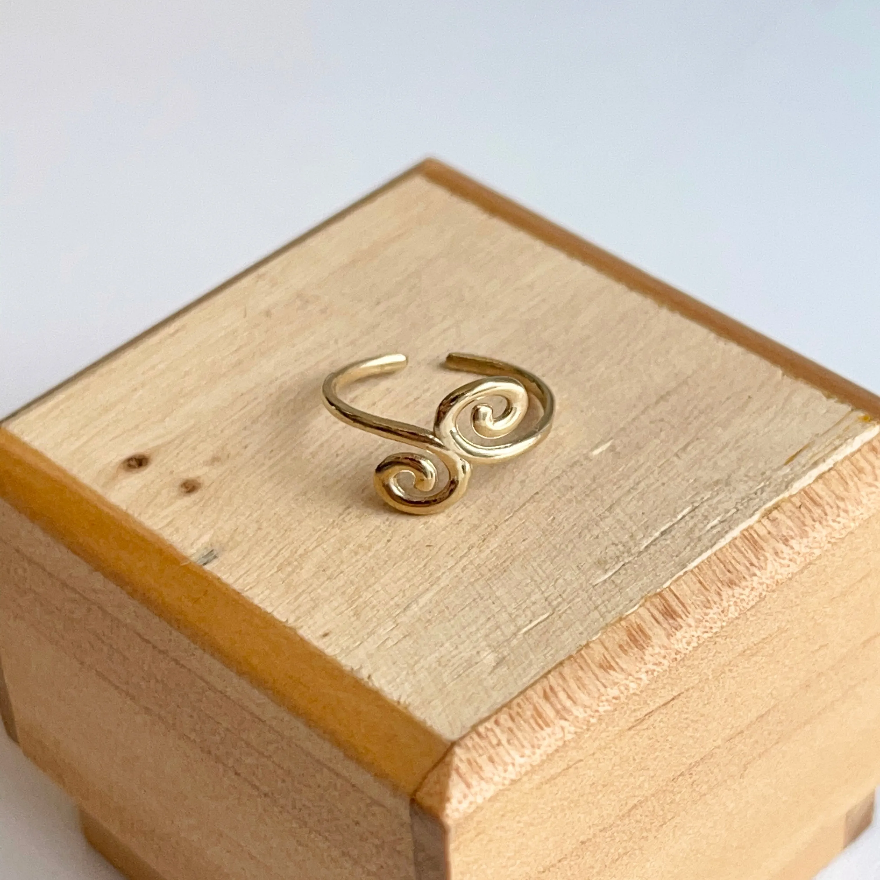 14KT Yellow Gold Swirl Design Toe Ring