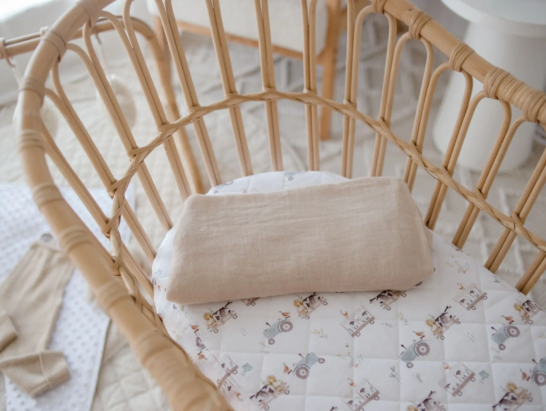 Bambella Waterproof Moses Bassinet Sheet | Oakwood Farm