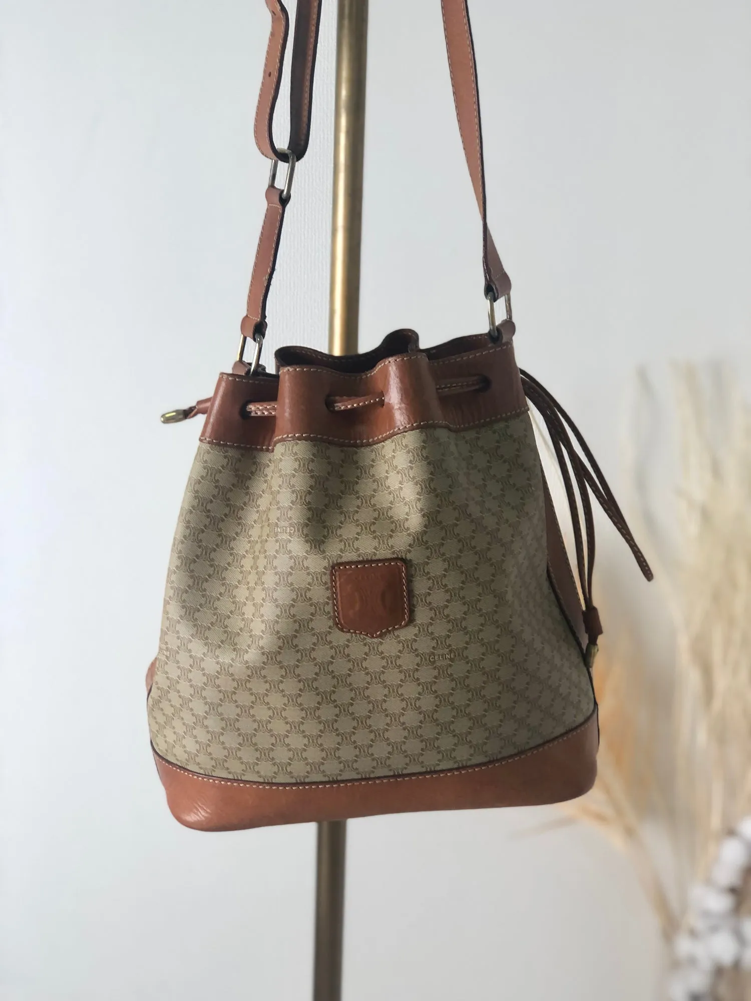 CELINE Macadam Blason Drawstring Shoulder bag Beige Vintage ugdzs4