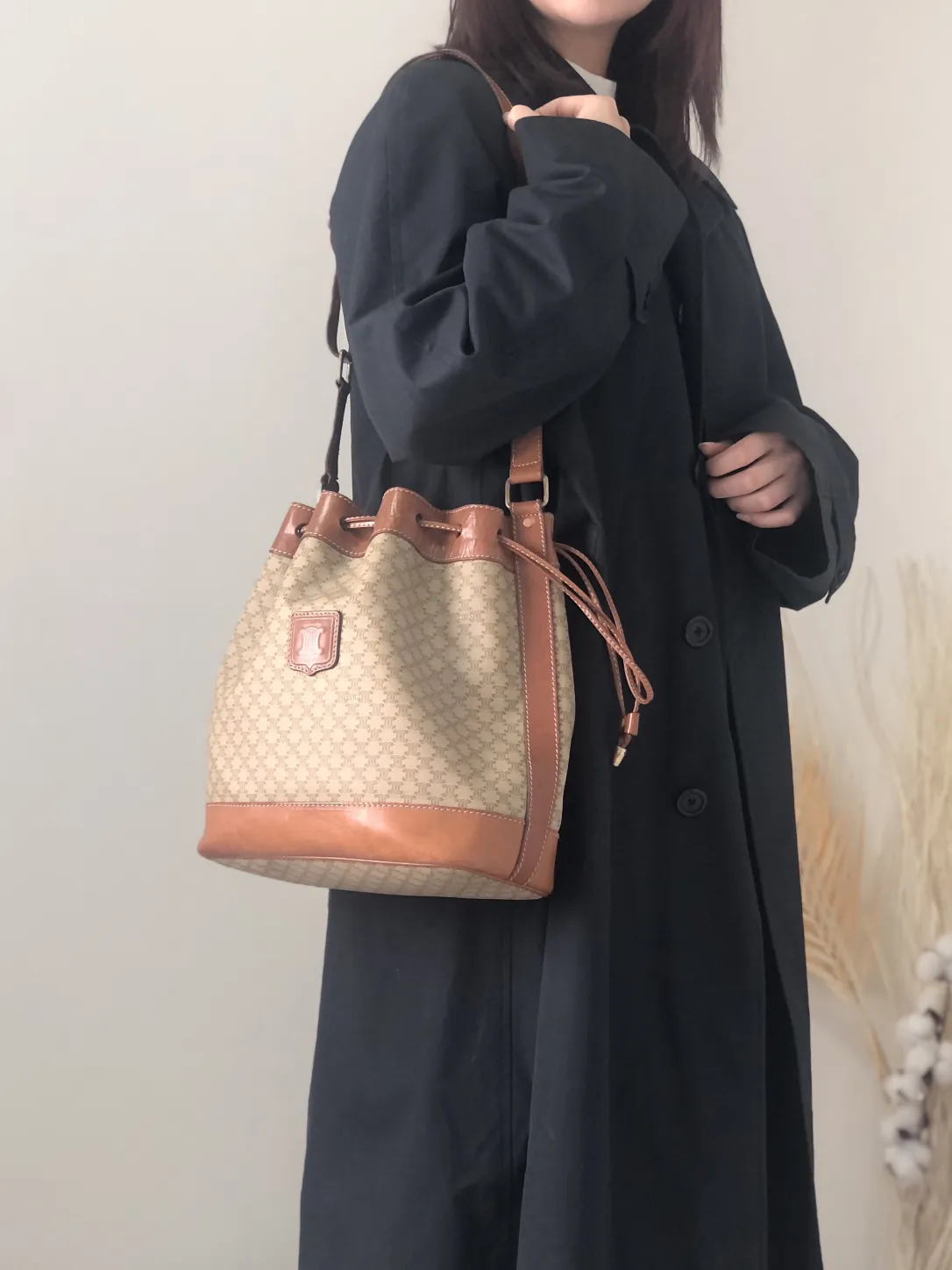 CELINE Macadam Blason Drawstring Shoulder bag Beige Vintage ugdzs4