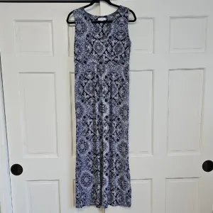 Elegant Black and White Patterned Dress
