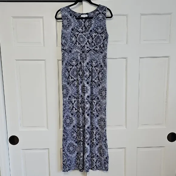 Elegant Black and White Patterned Dress