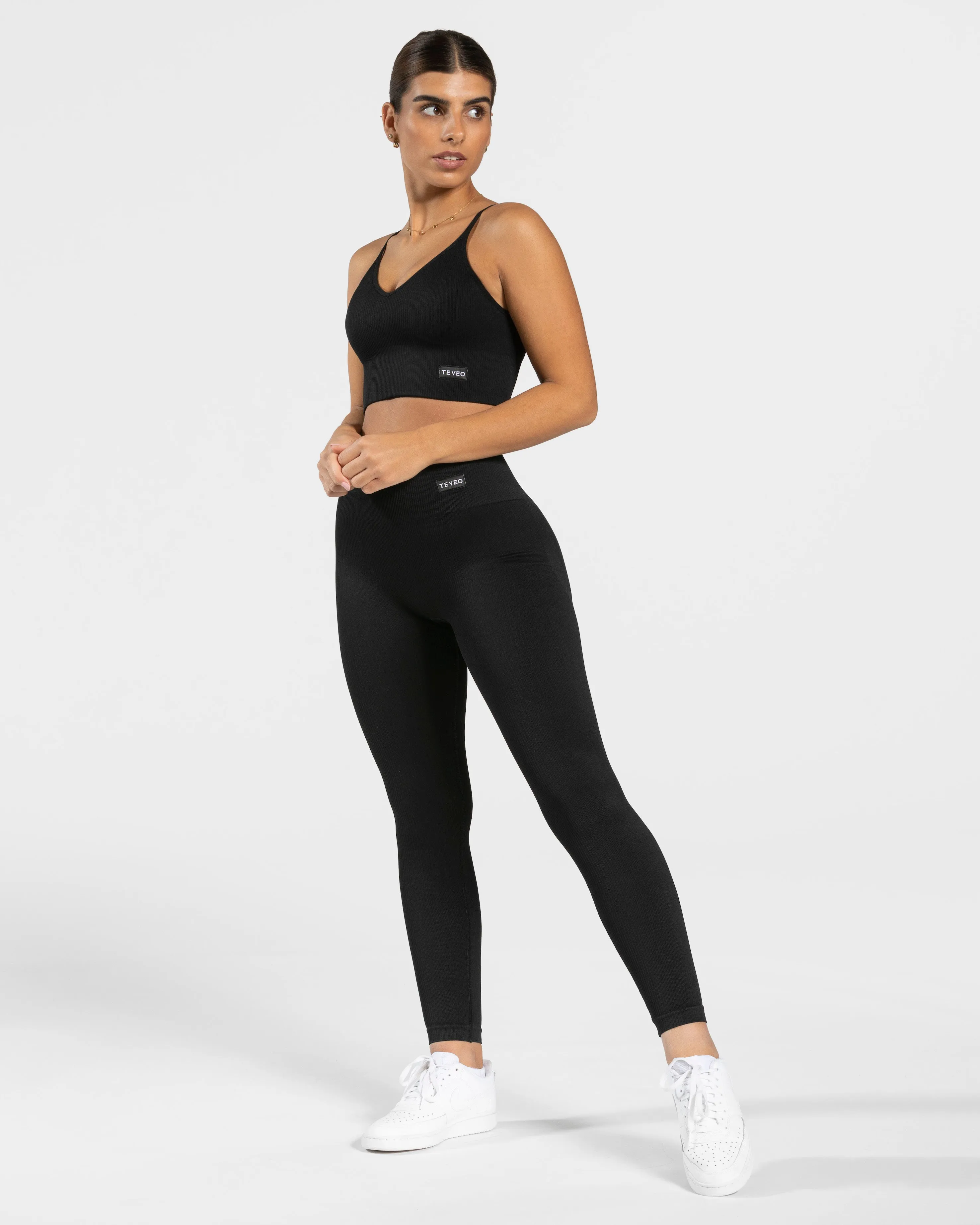 Elegant Cross Top "Schwarz"