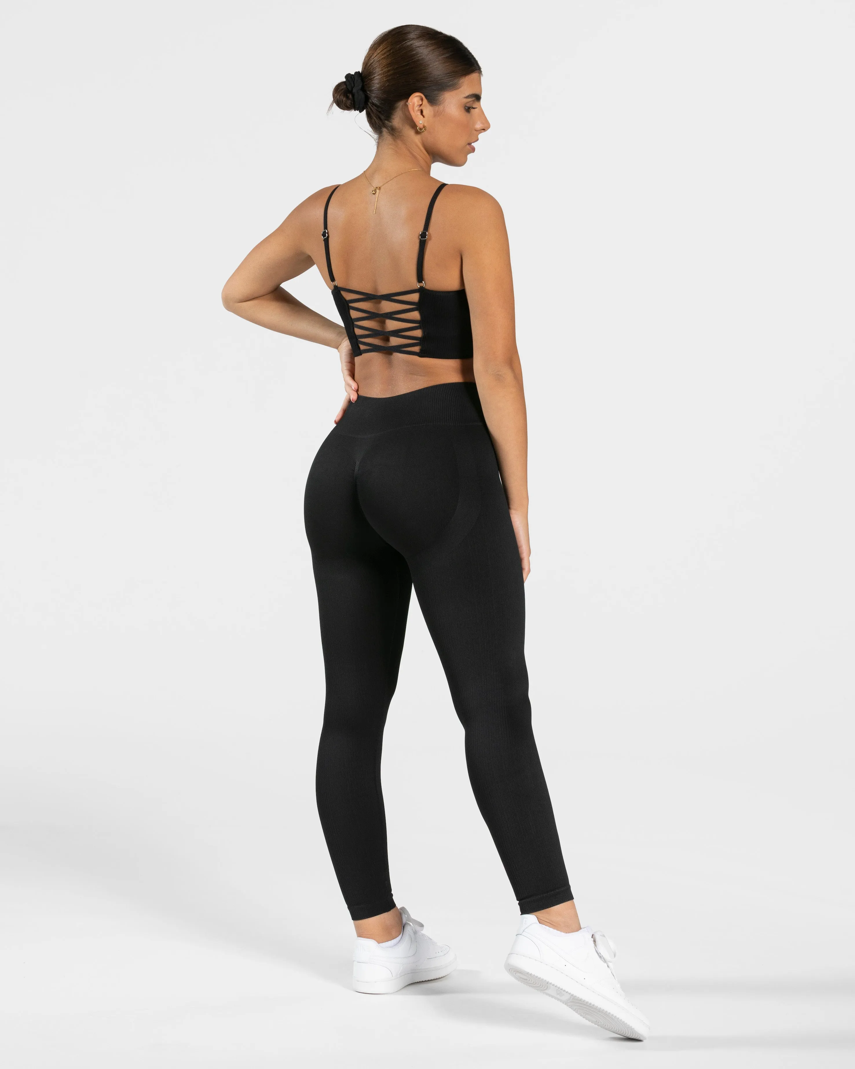 Elegant Cross Top "Schwarz"
