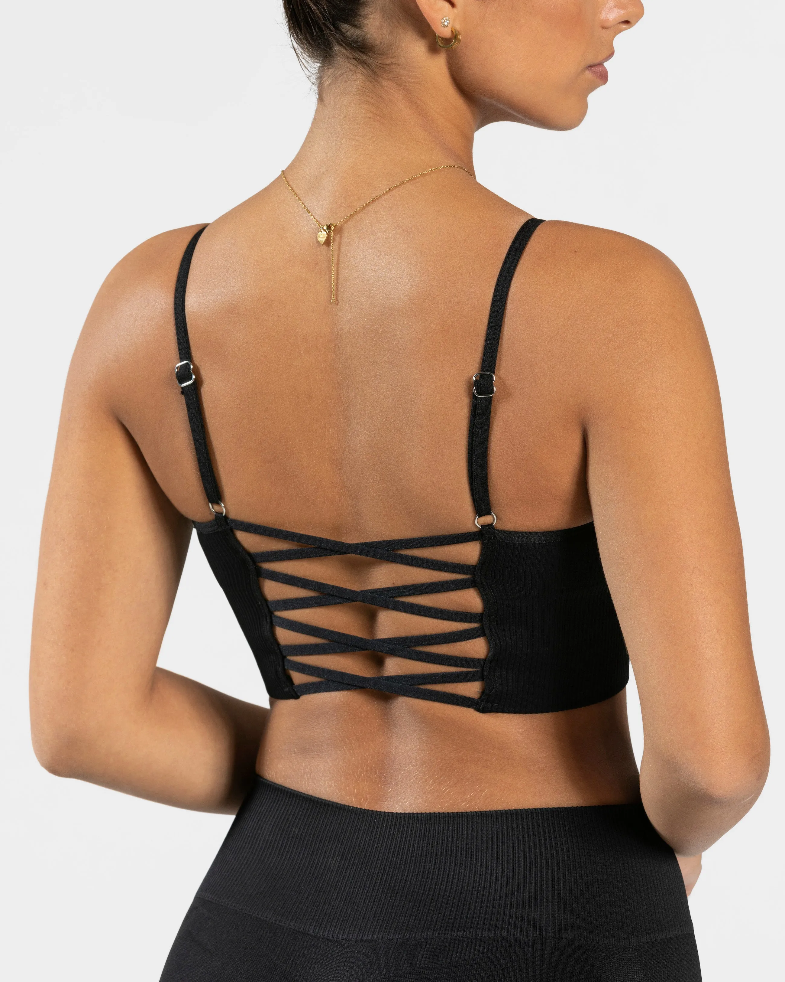 Elegant Cross Top "Schwarz"