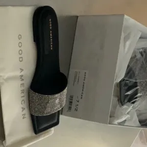Good American Crystal Crush Black Diamond Embellishment Slides Womens‎ Size 8