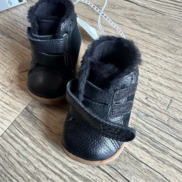 NEW UGG Unisex-Baby Baby Rennon Ii Sneakers Black 0-1 Infant