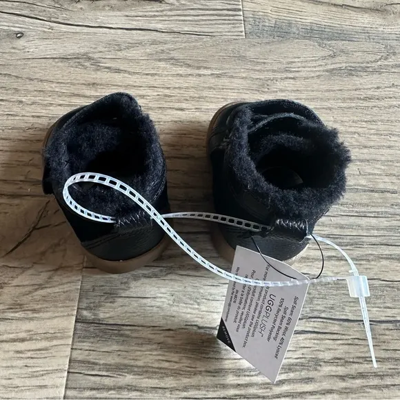 NEW UGG Unisex-Baby Baby Rennon Ii Sneakers Black 0-1 Infant