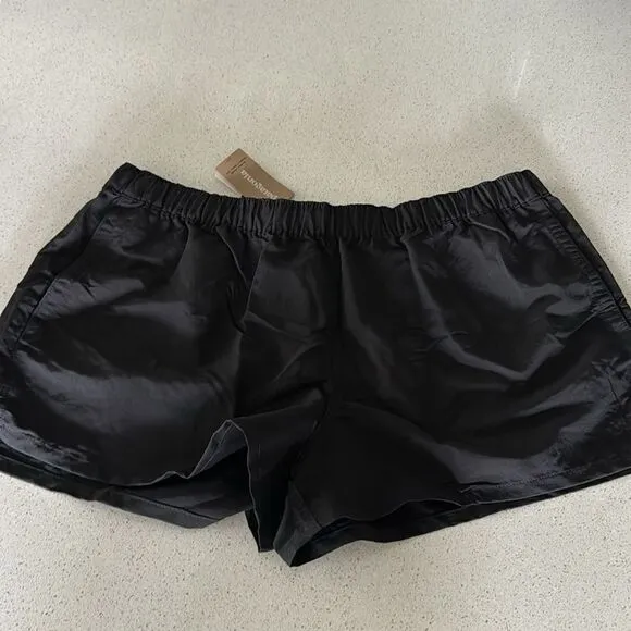 NWT Patagonia Barely Baggies Black Shorts XL 2 1/2 inches Slim Fit Drawstring