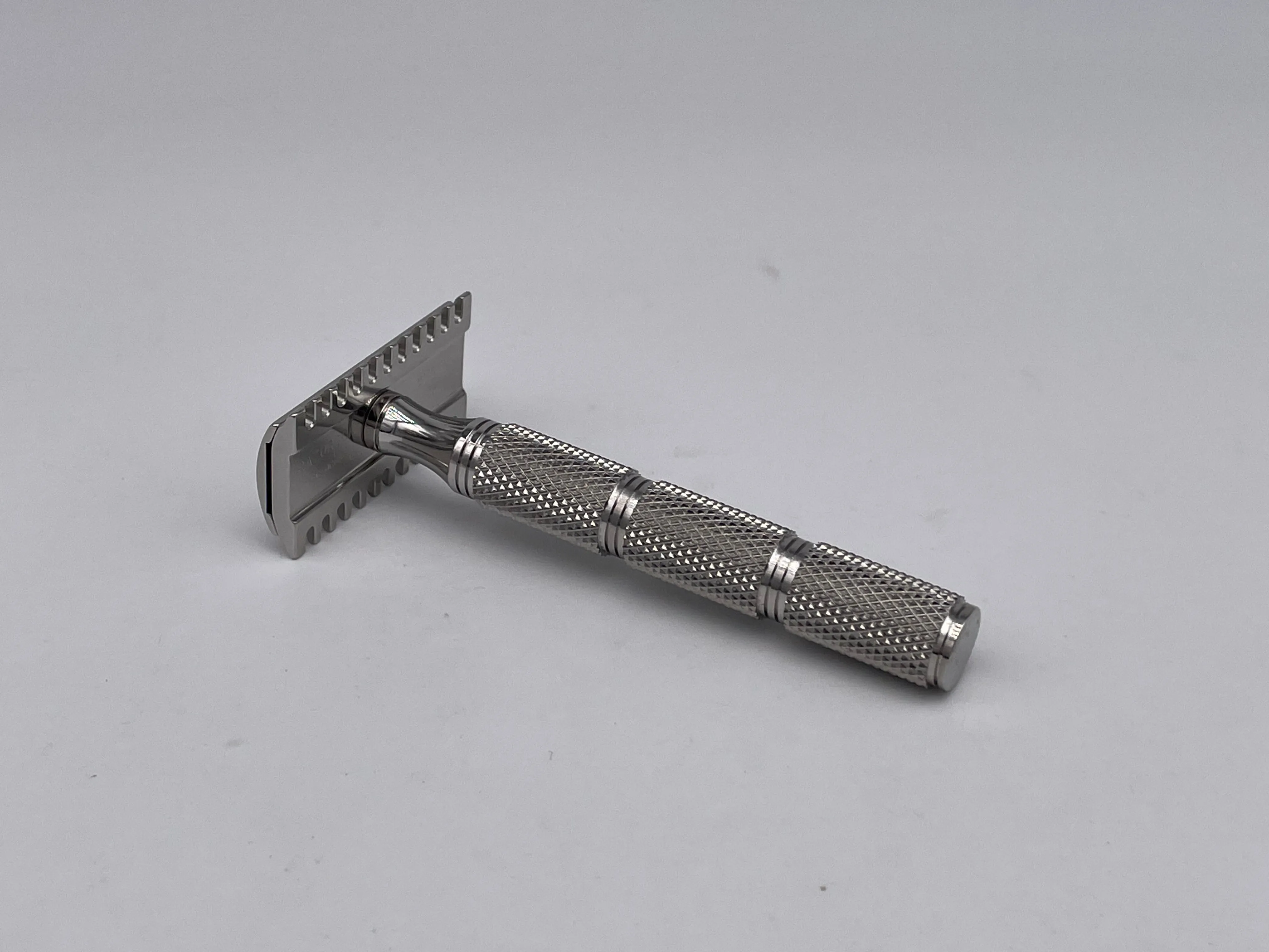 RazoRock Game Changer 68P Open Comb Double Edge Safety Razor - Super Knurl Handle