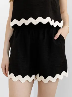Squiggle Hem Short