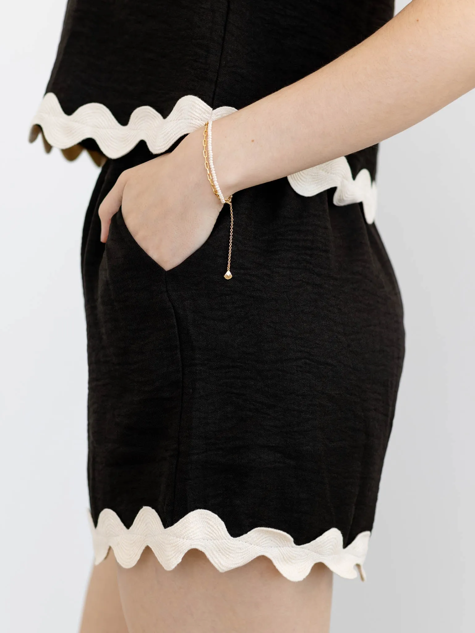 Squiggle Hem Short