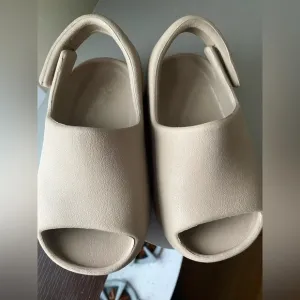 Toddler Yeezy Slides