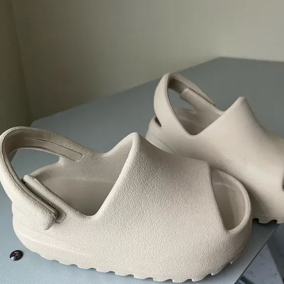 Toddler Yeezy Slides