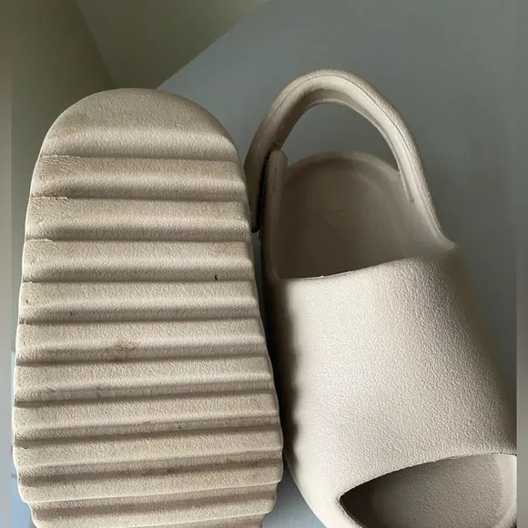 Toddler Yeezy Slides