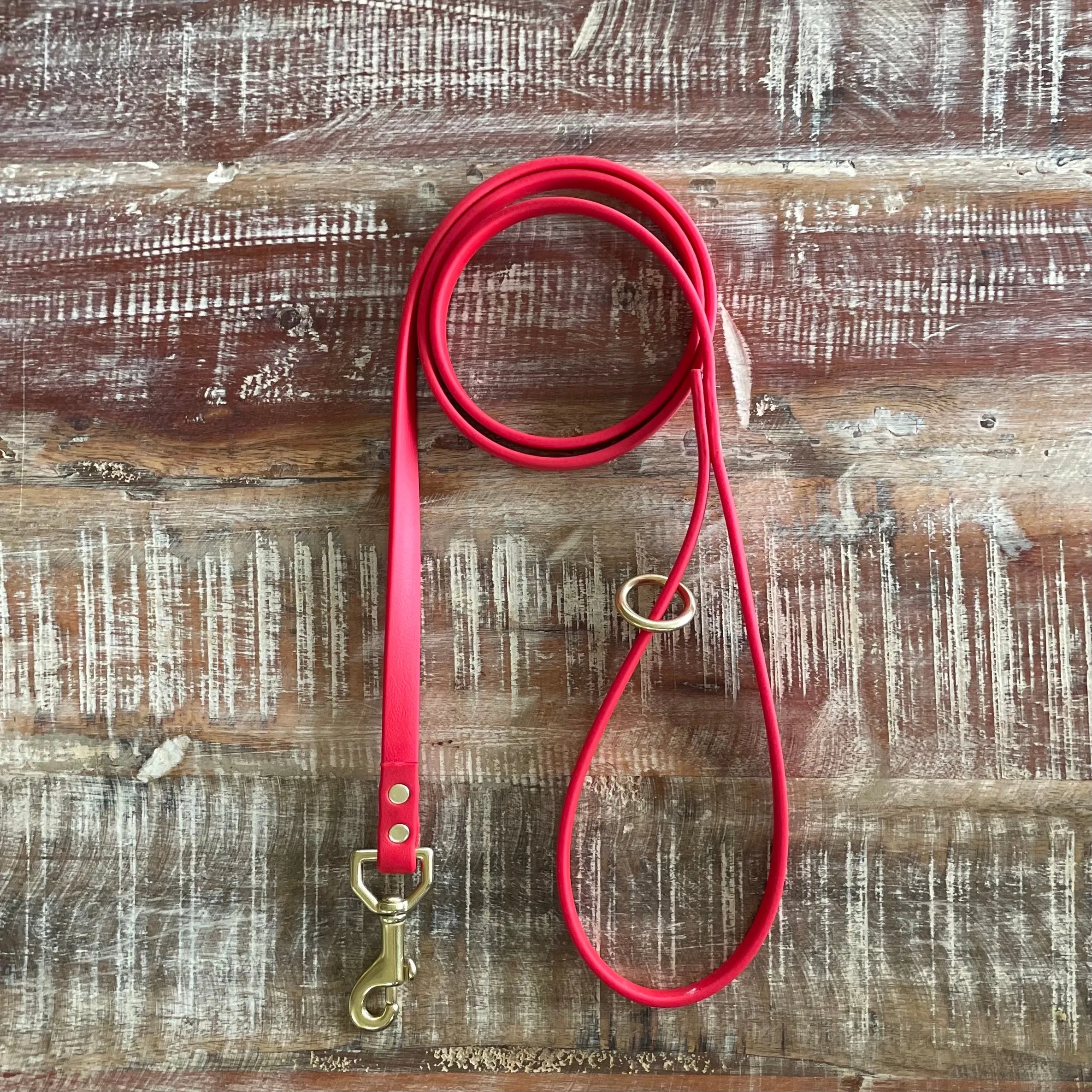 Waterproof Leash : Cherry   Brass