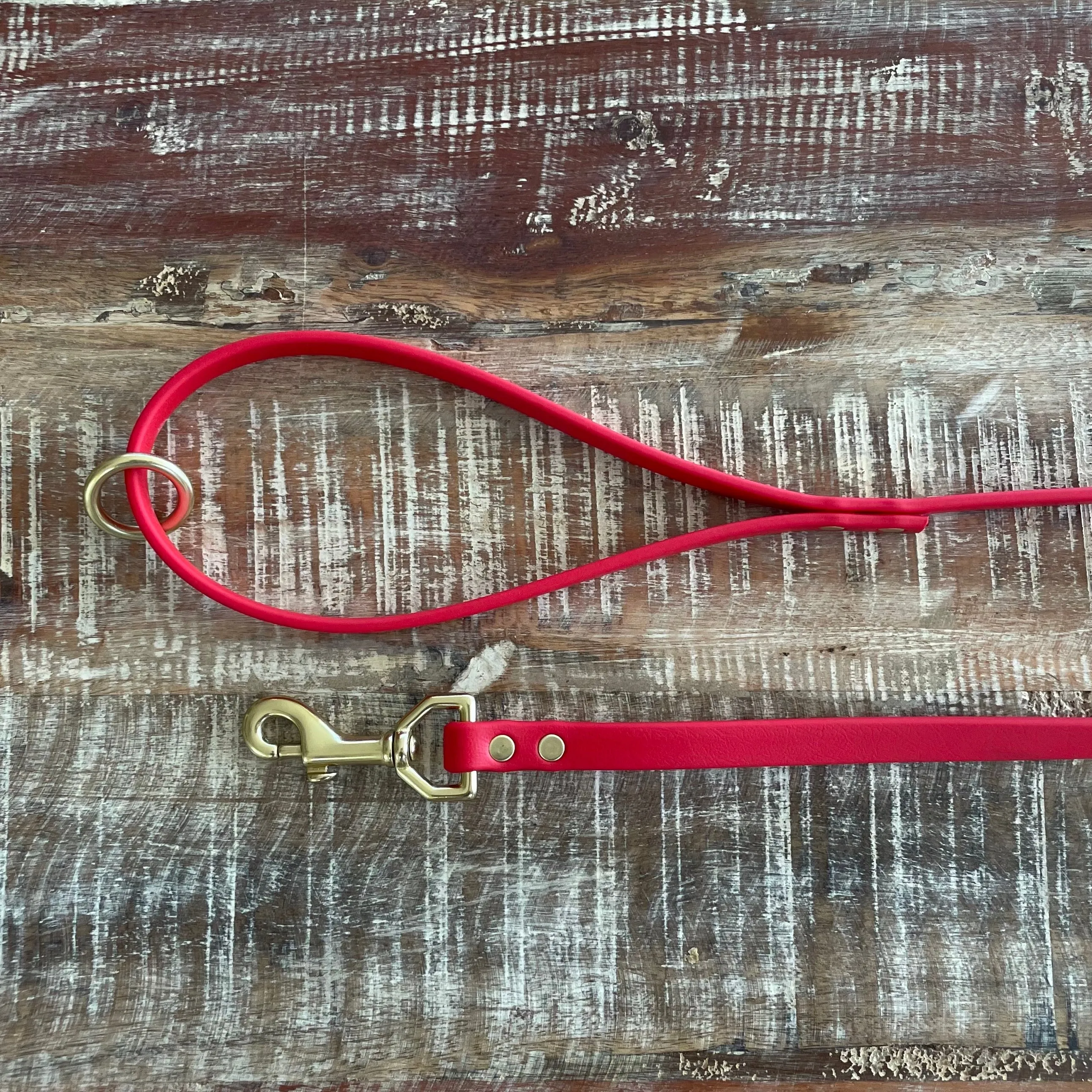 Waterproof Leash : Cherry   Brass
